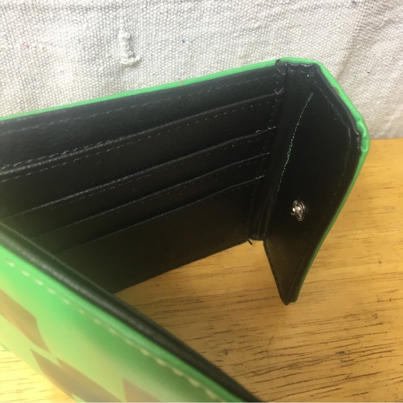 Retro Minecraft Creeper Mens Wallet - Picture 4 of 4